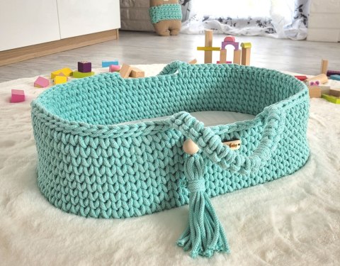 Kosz Mojżesza BOHO bawełniany nosidełko dla lalek z drewnianą kołyską - miętowy