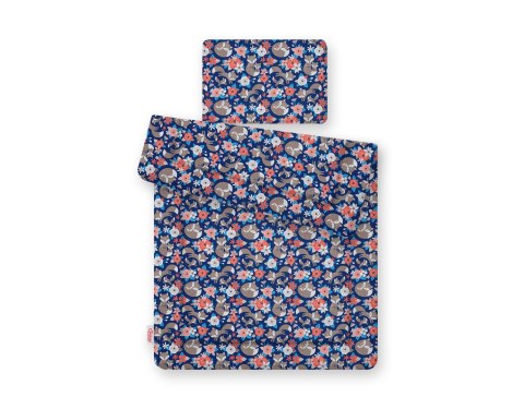 Komplet pościeli dla niemowląt z wypełnieniem 2-cz 75x100cm NEWBORN - lisia rodzinka na granacie Komplet pościeli dla niemowląt z wypełnieniem 2-cz 75x100cm NEWBORN - lisia rodzinka na granacie