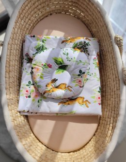 Kołderka z wypełnieniem i poduszka profilowana Miś - zestaw 2cz. - w lesie