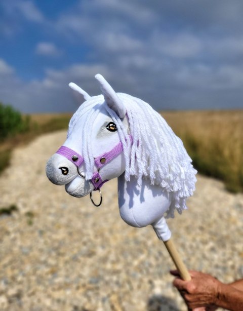 Hobby Horse Mały koń na kiju Premium - biały A4 Hobby Horse Mały koń na kiju Premium - biały A4