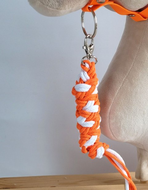 Zestaw do Hobby Horse: kantar A3 z białym futerkiem + uwiąz ze sznurka - neon-orange/ biały Zestaw do Hobby Horse: kantar A3 z białym futerkiem + uwiąz ze sznurka - neon-orange/ biały