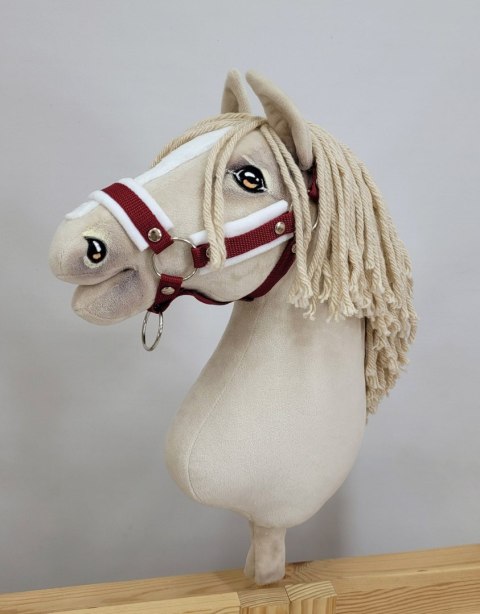 Zestaw do Hobby Horse: kantar A3 z białym futerkiem + uwiąz ze sznurka - biało-bordowy Zestaw do Hobby Horse: kantar A3 z białym futerkiem + uwiąz ze sznurka - biało-bordowy